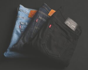 Hướng dẫn giặt và bảo quản quần áo denim/jeans bền màu như mới